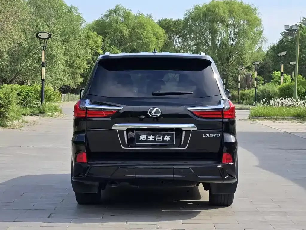Lexus LX — фото 6