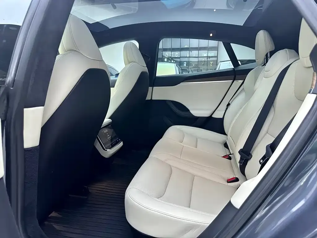 Tesla Model S — фото 4