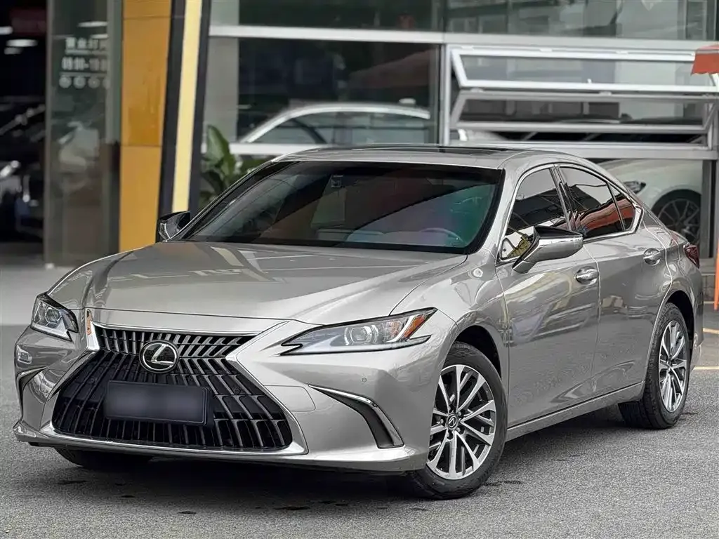 Lexus ES — фото 1