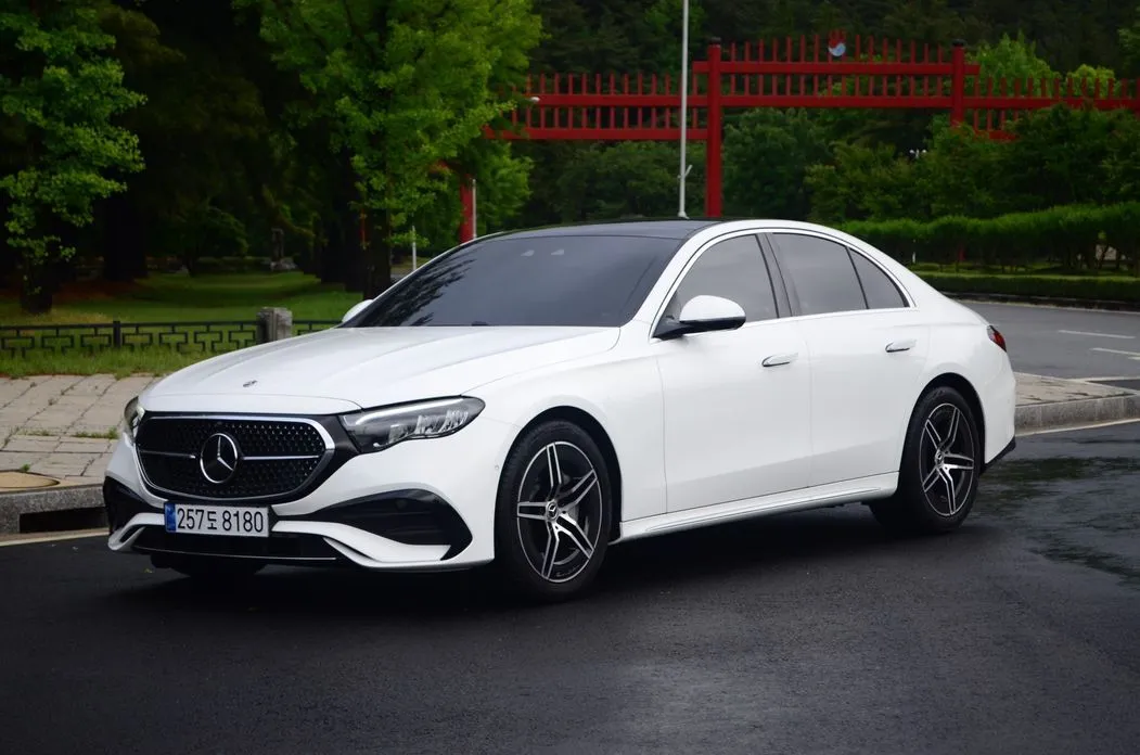 Mercedes-Benz E-Class — фото 1