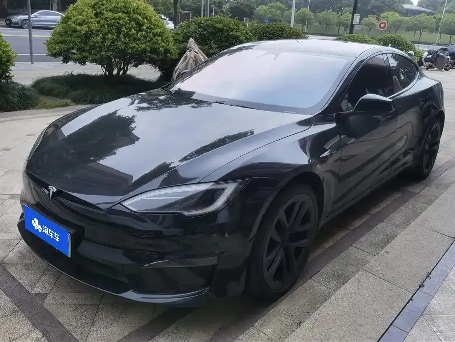 Tesla Model S — фото 1