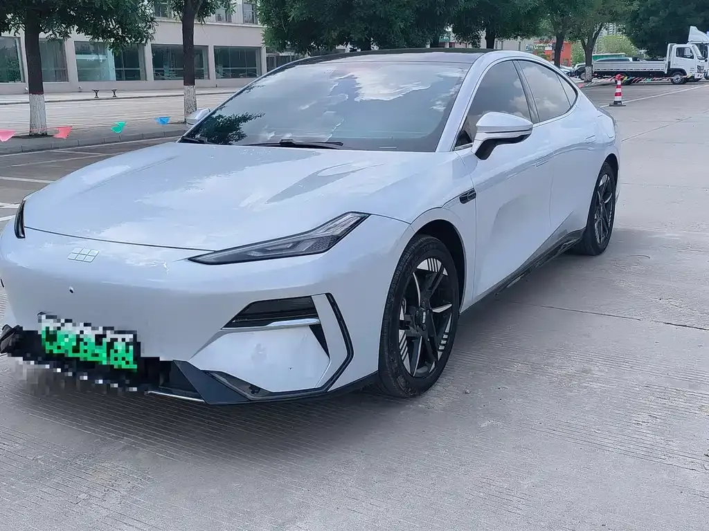 Geely Galaxy E8 — фото 1