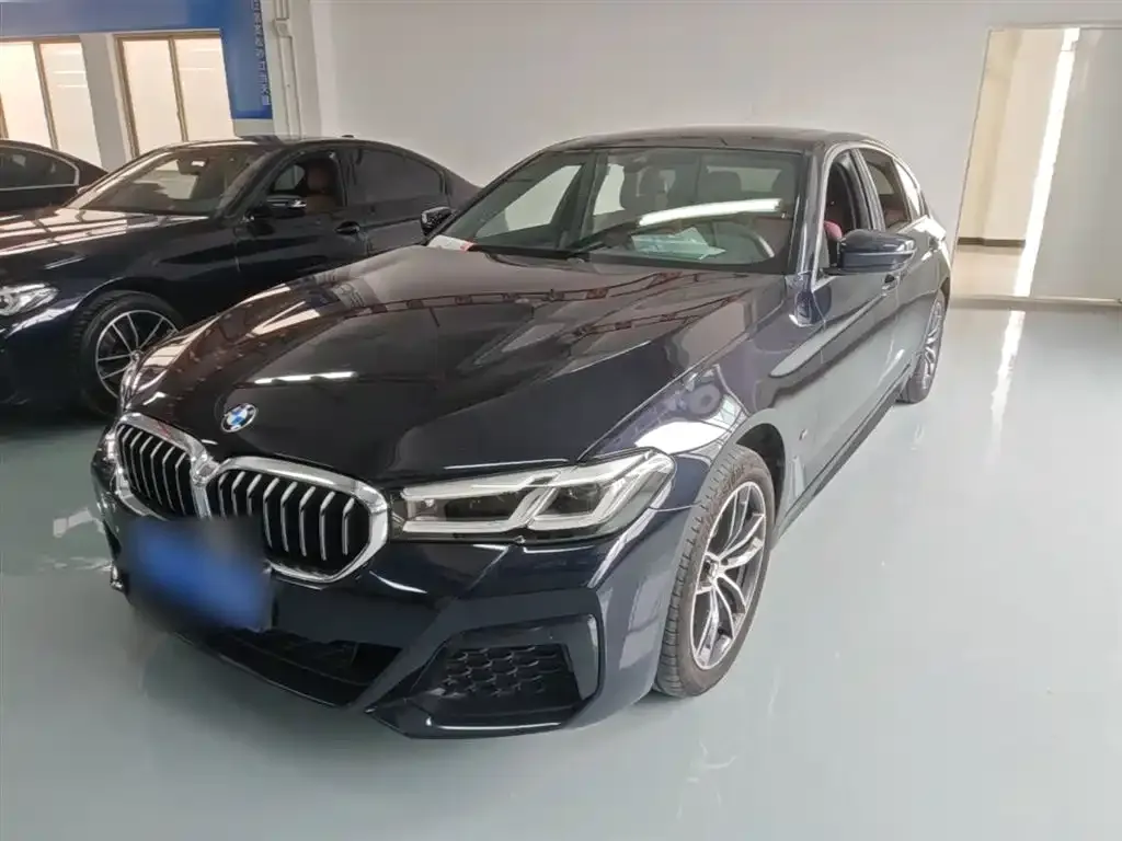 BMW 5 Series — фото 1