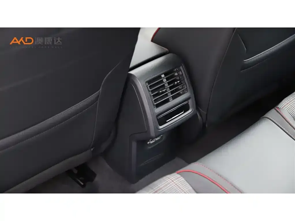 Volkswagen Golf GTI — фото 6