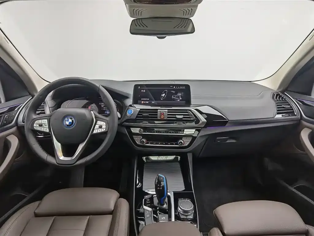 BMW iX3 — фото 9