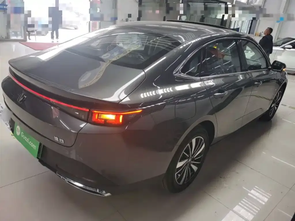 Changan Eado PHEV — фото 3