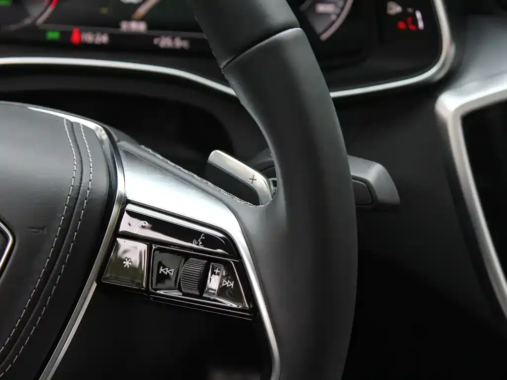 Audi A7L — фото 2