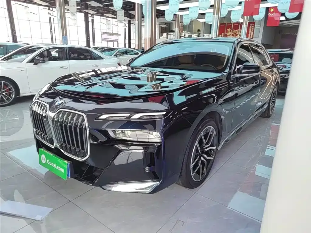 BMW 7 Series — фото 1