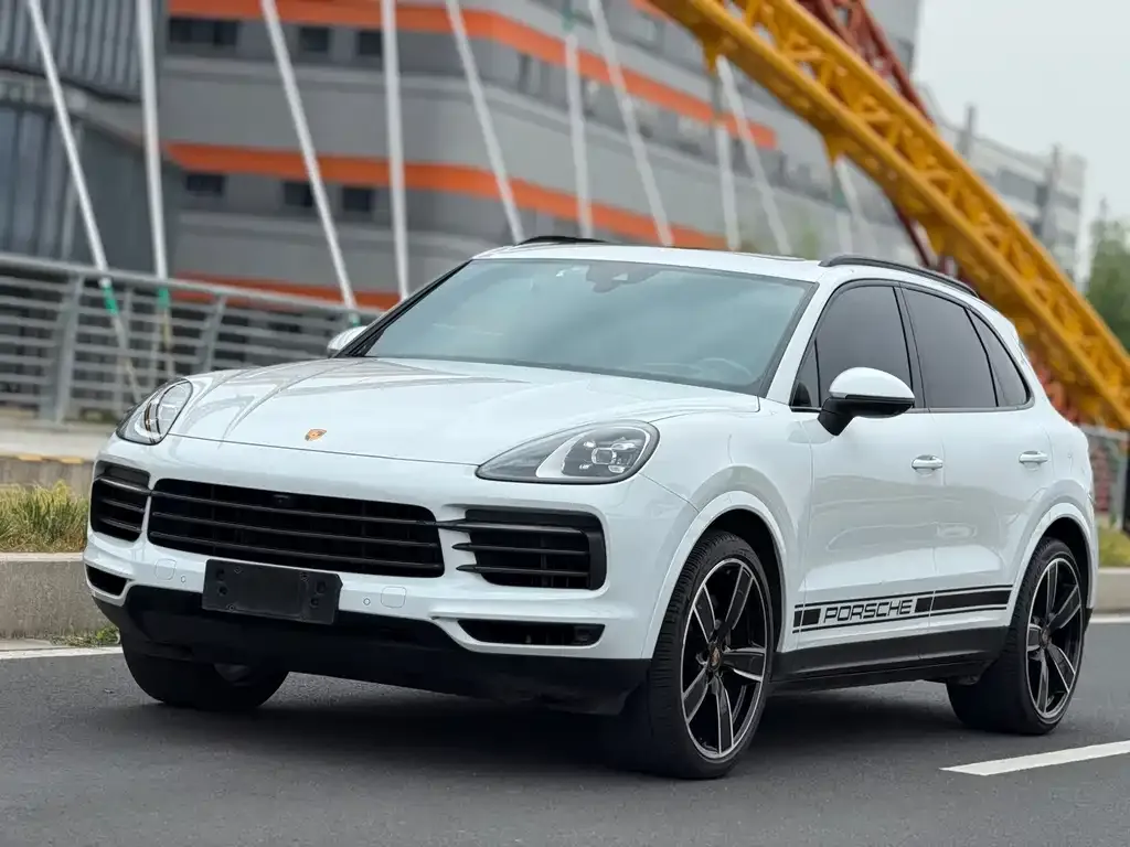 Porsche Cayenne — фото 1