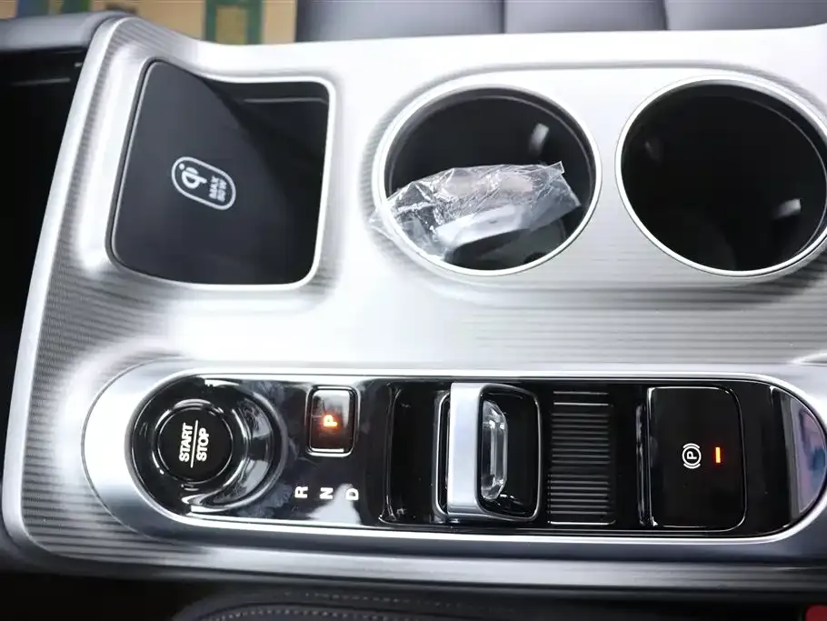 GAC Motor Trumpchi E8 — фото 10