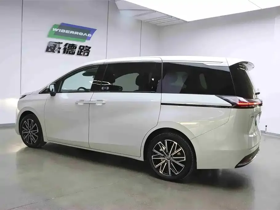 GAC Motor Trumpchi E8 — фото 5