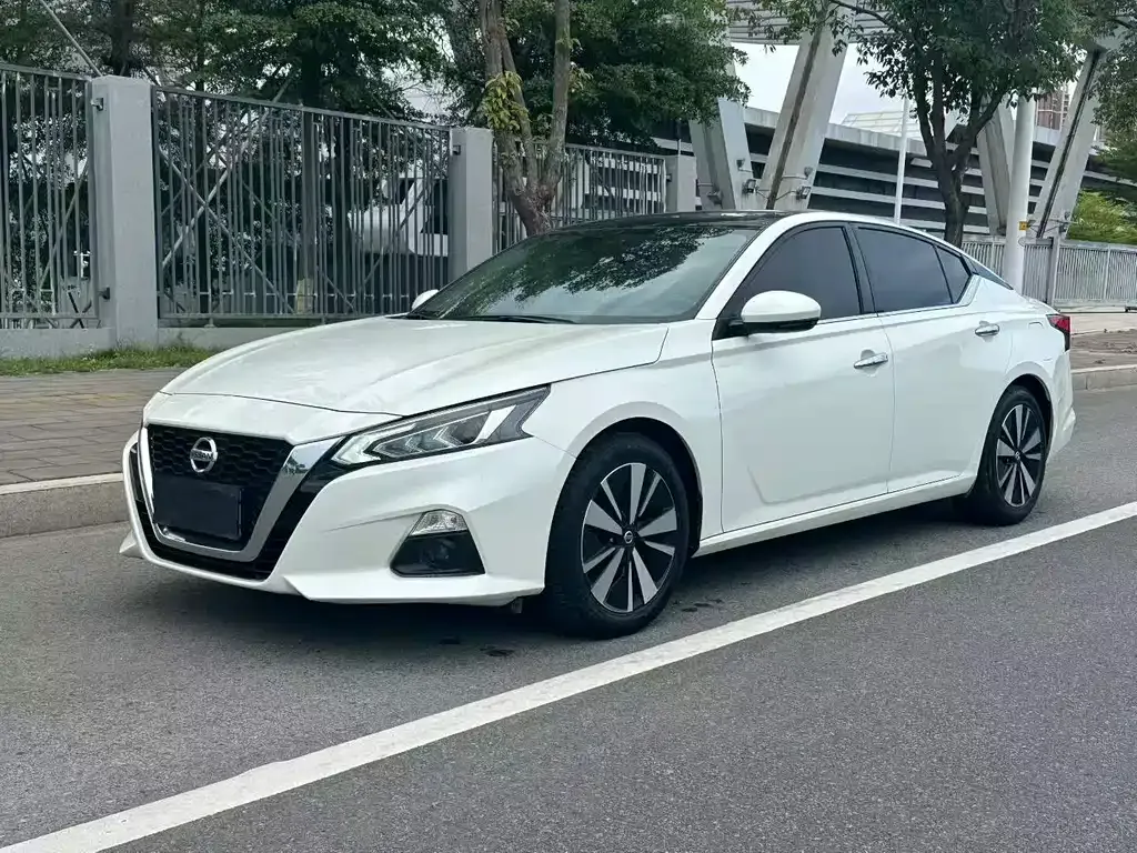 Nissan Teana — фото 1