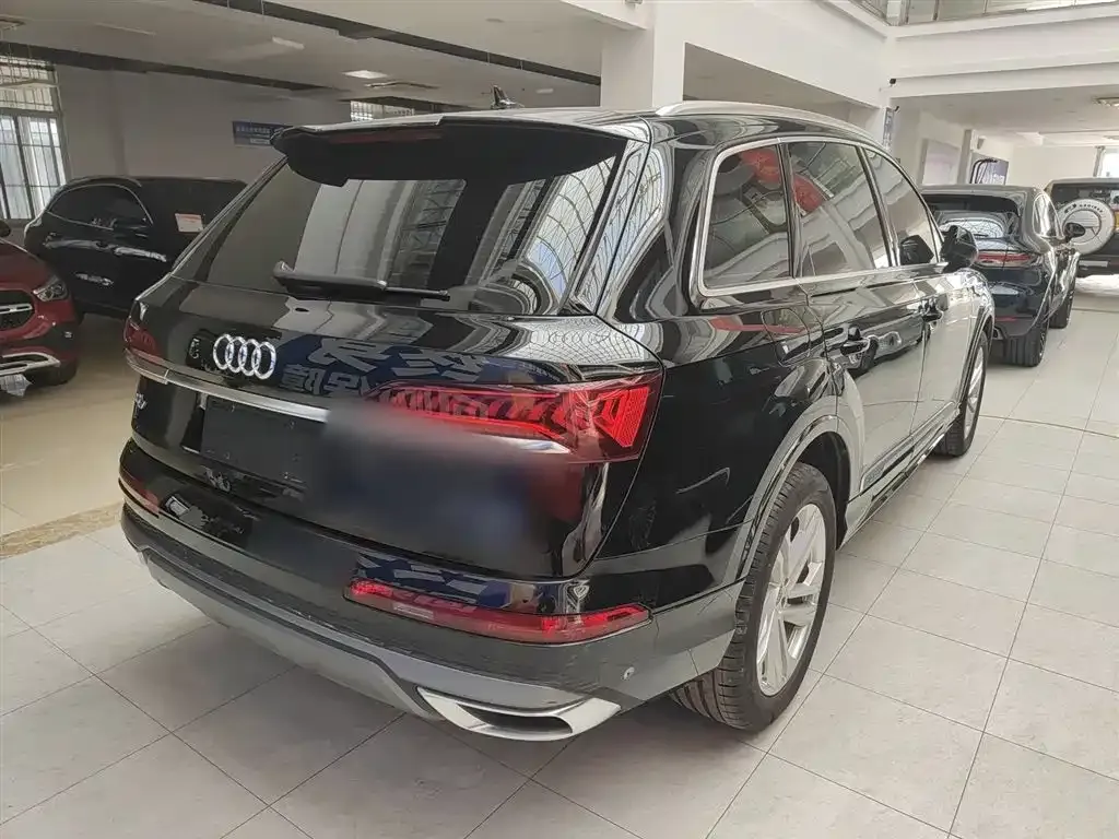 Audi Q7 — фото 10
