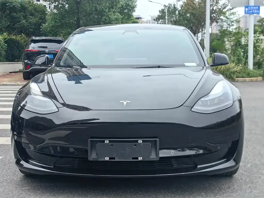 Tesla Model 3 — фото 7