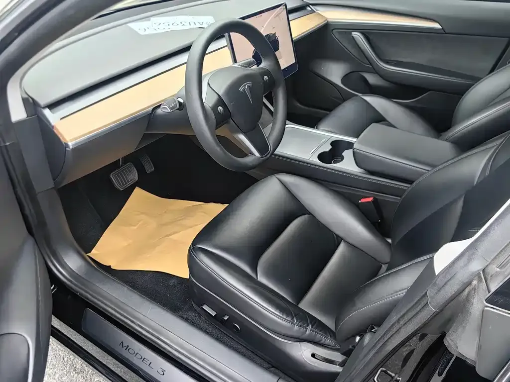 Tesla Model 3 — фото 9