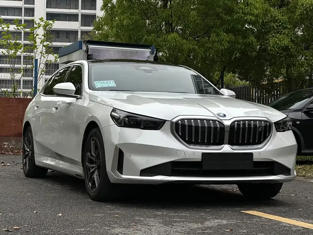 BMW i5 — фото 9