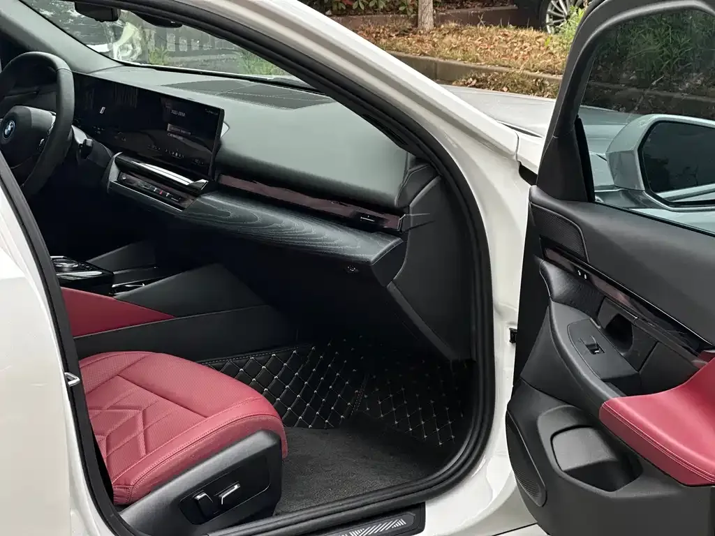 BMW i5 — фото 10
