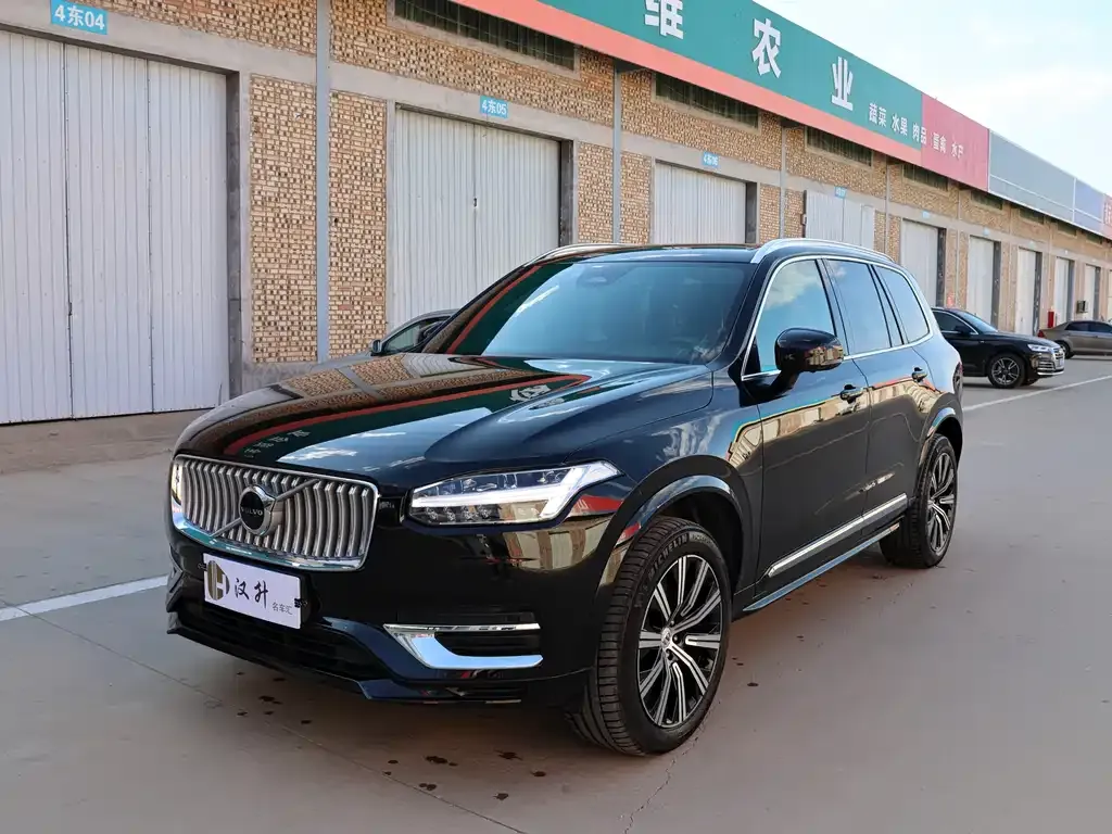 Volvo XC90 — фото 1