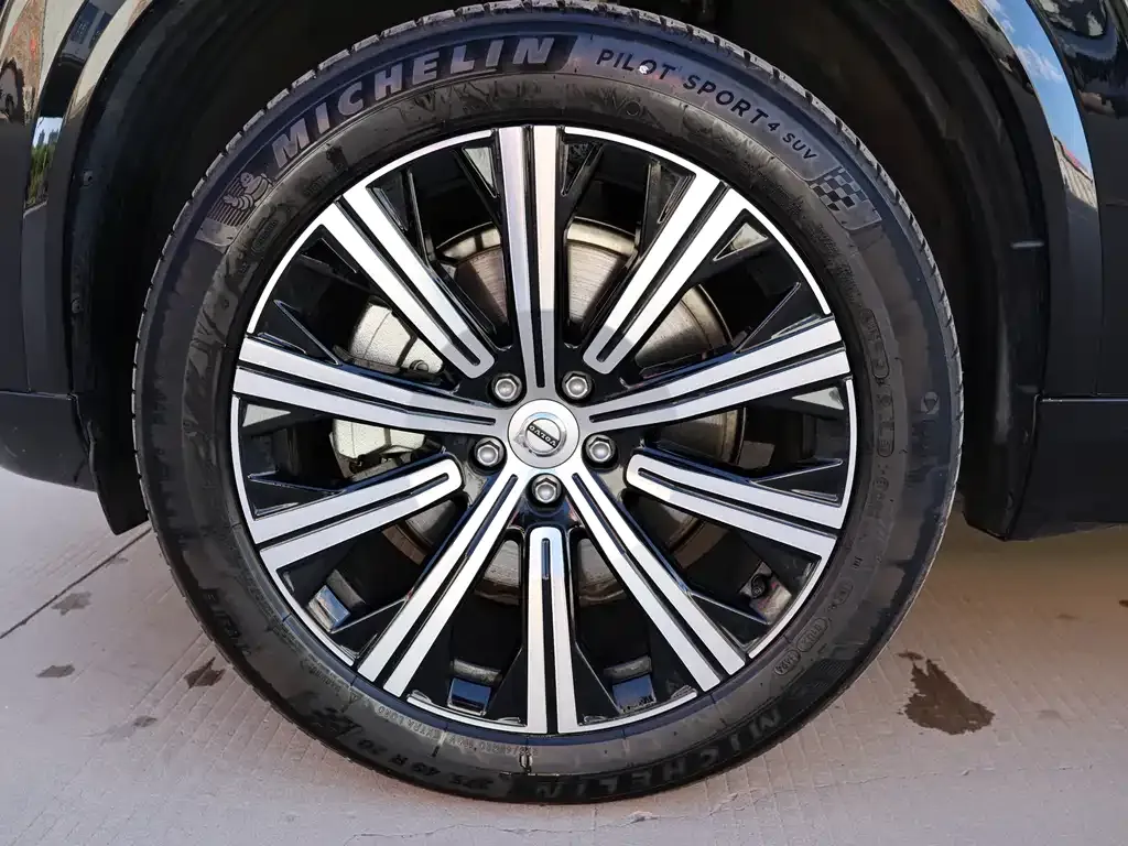 Volvo XC90 — фото 10