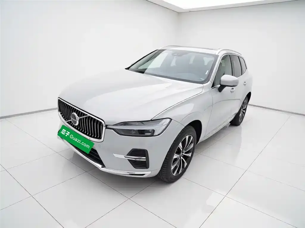 Volvo XC60 — фото 1