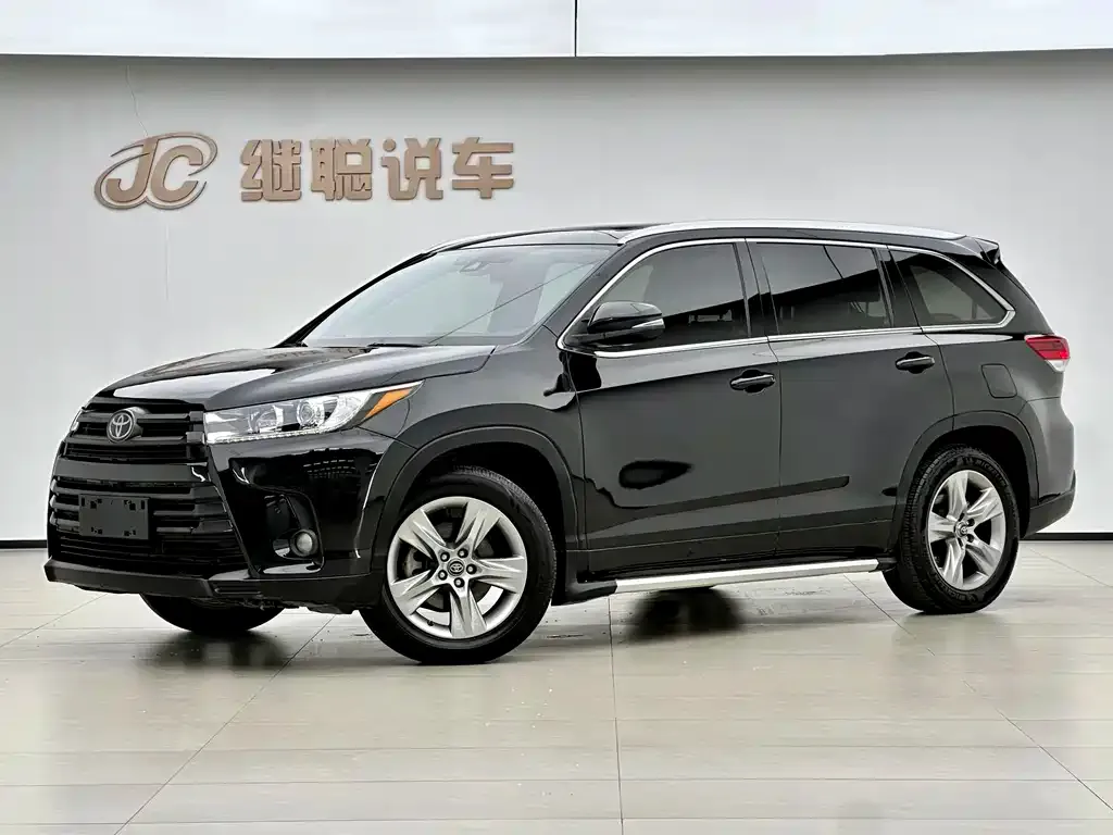 Toyota Highlander — фото 1