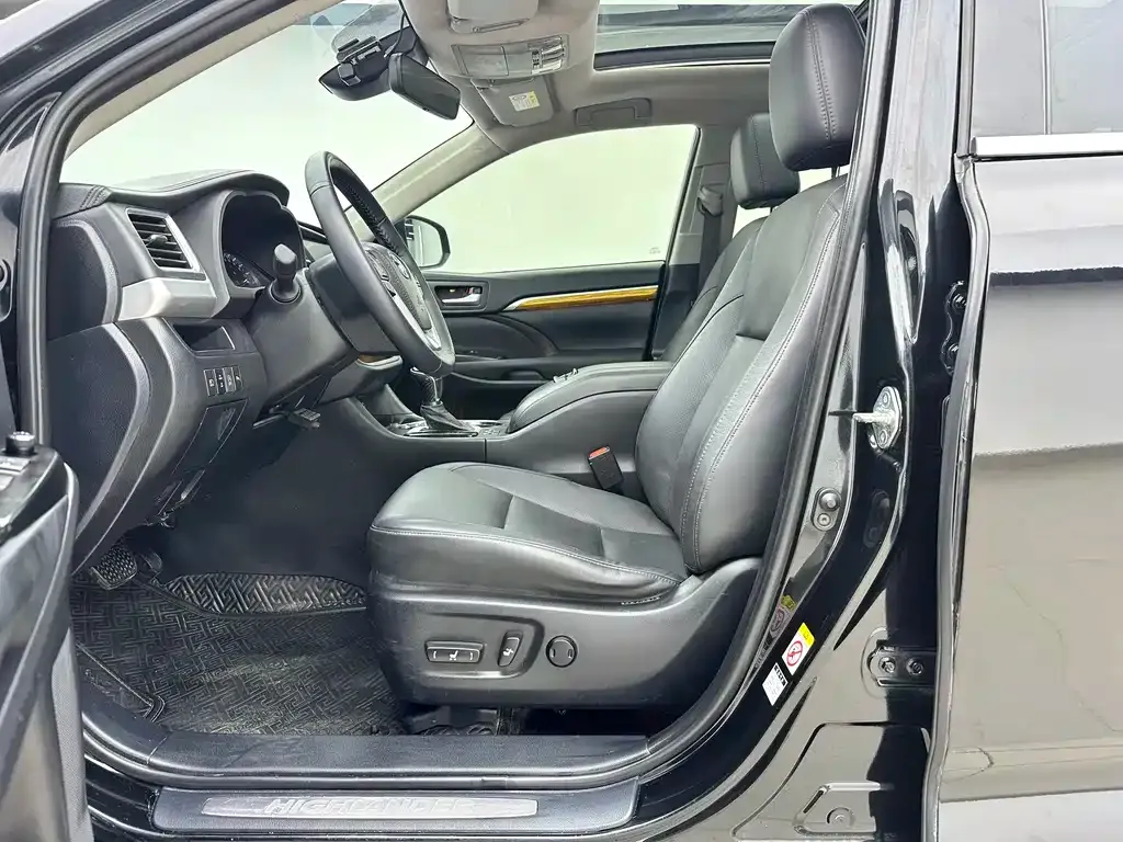 Toyota Highlander — фото 10