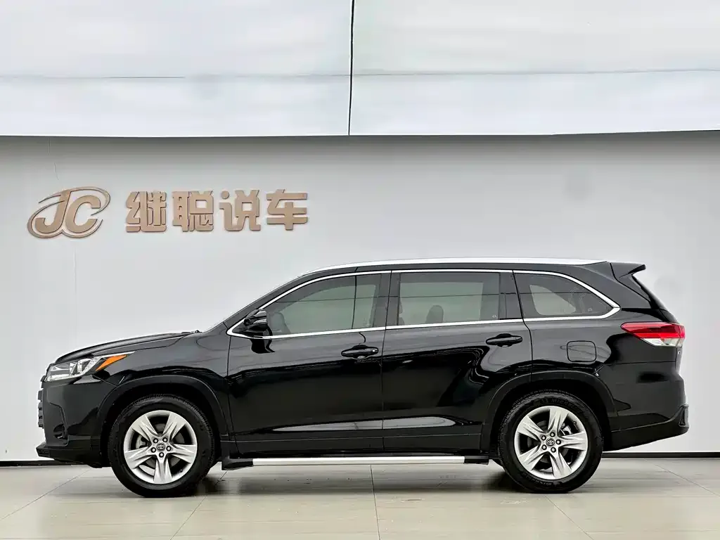 Toyota Highlander — фото 3