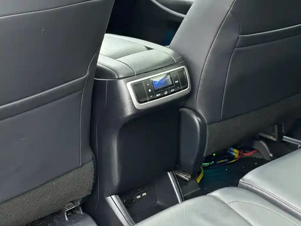 Toyota Highlander — фото 2