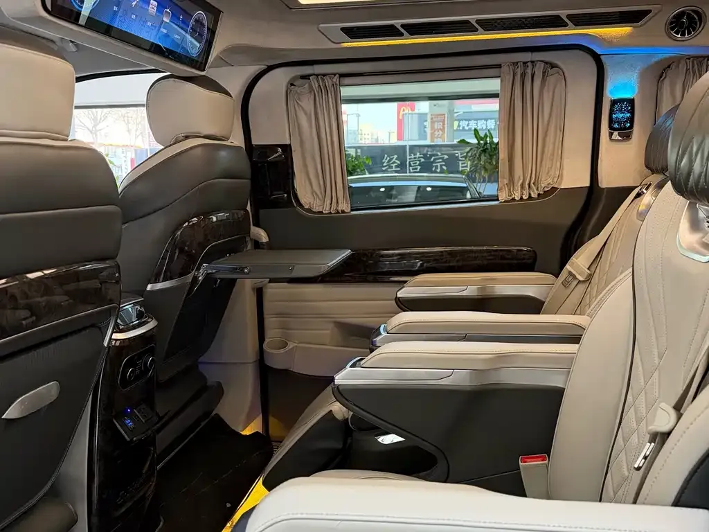 Ford Tourneo — фото 3