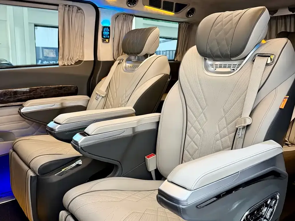 Ford Tourneo — фото 2