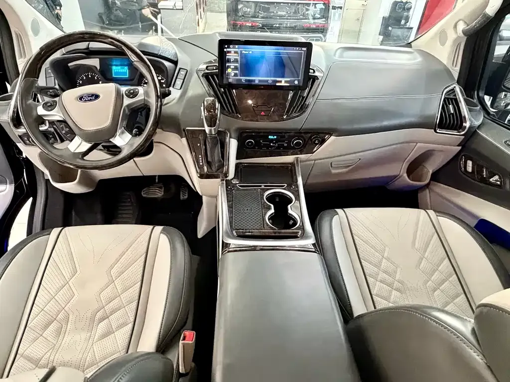 Ford Tourneo — фото 8