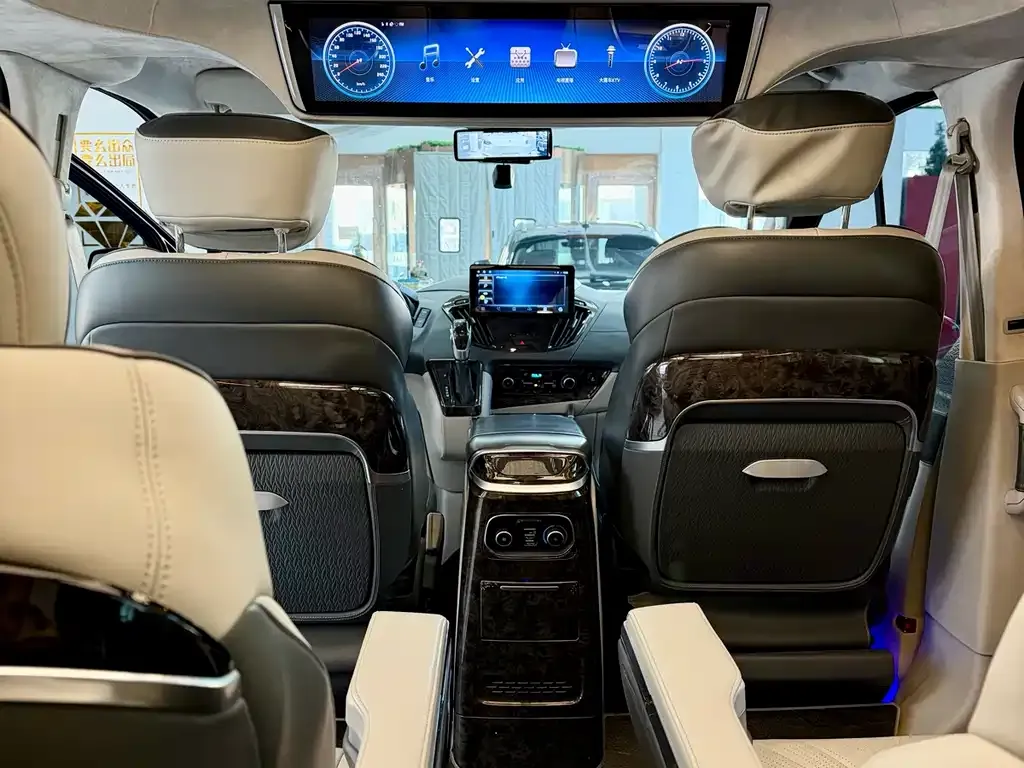 Ford Tourneo — фото 6