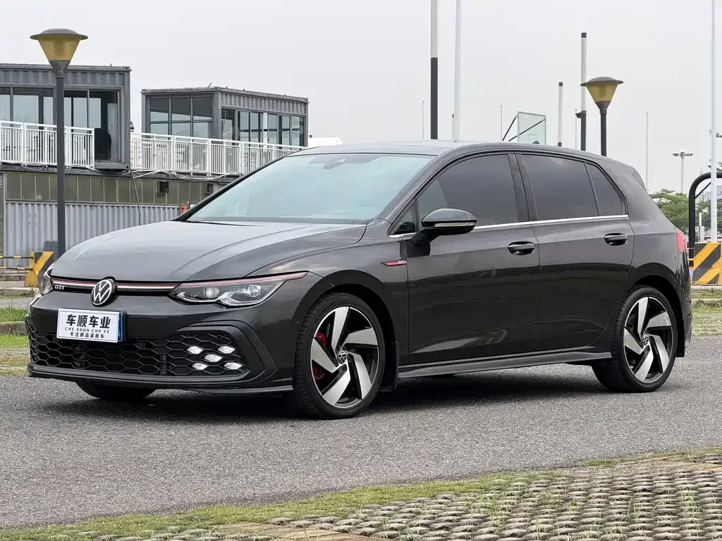 Volkswagen Golf GTI — фото 1
