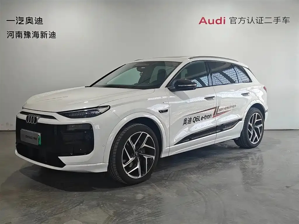 Audi Q6L e-tron — фото 1