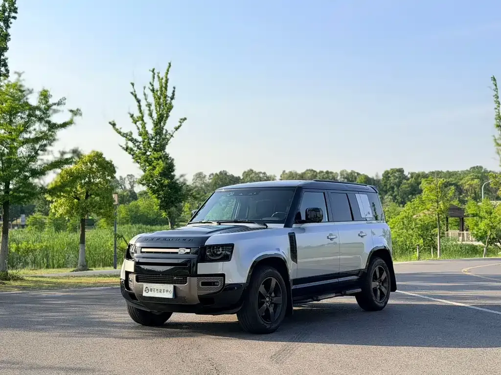 Land Rover Defender — фото 1
