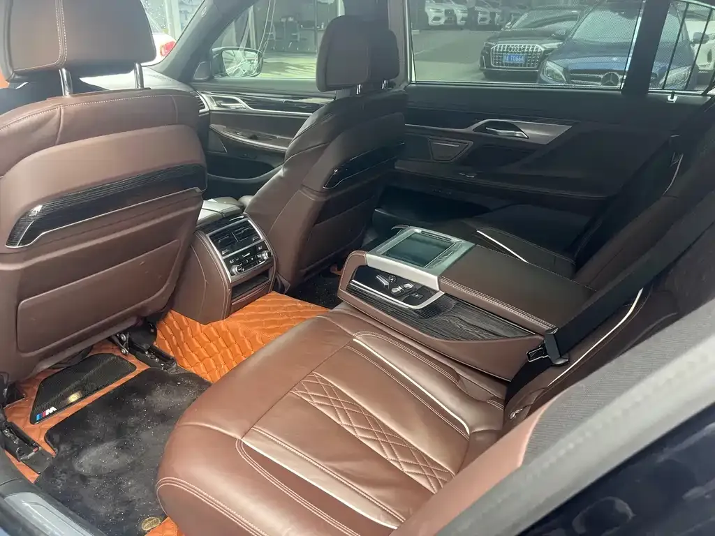 BMW 7 Series — фото 7