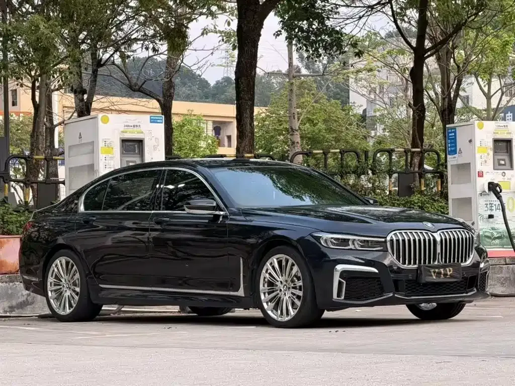 BMW 7 Series — фото 1