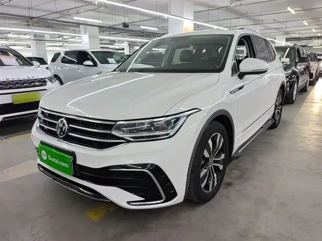 Volkswagen Tiguan L — фото 1