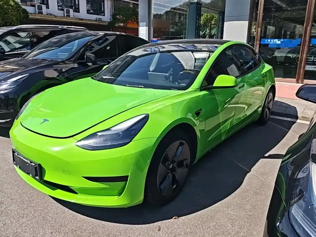 Tesla Model 3 — фото 1