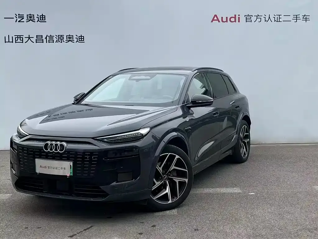 Audi Q6L e-tron — фото 1
