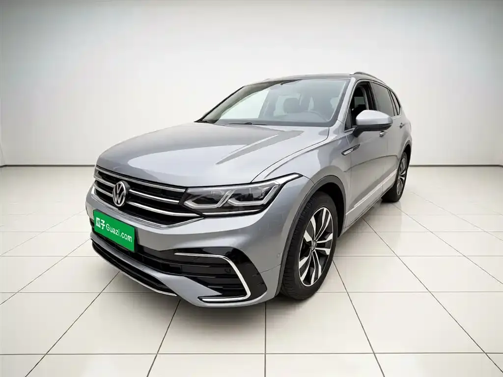 Volkswagen Tiguan L — фото 1