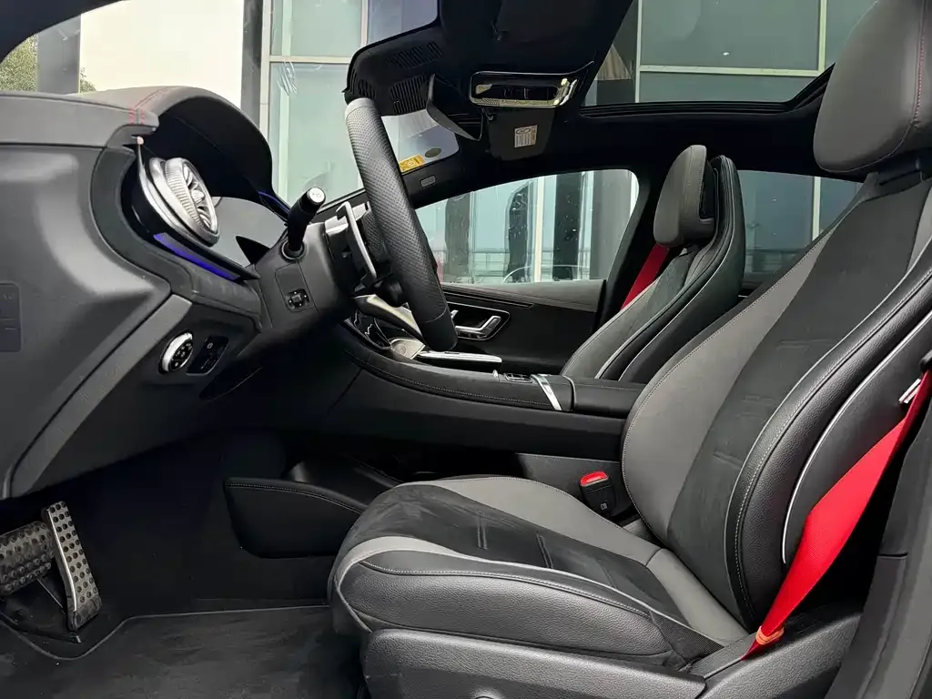 Mercedes-Benz EQE AMG — фото 6