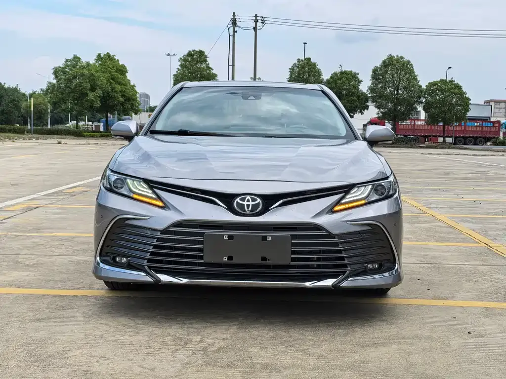 Toyota Camry — фото 9