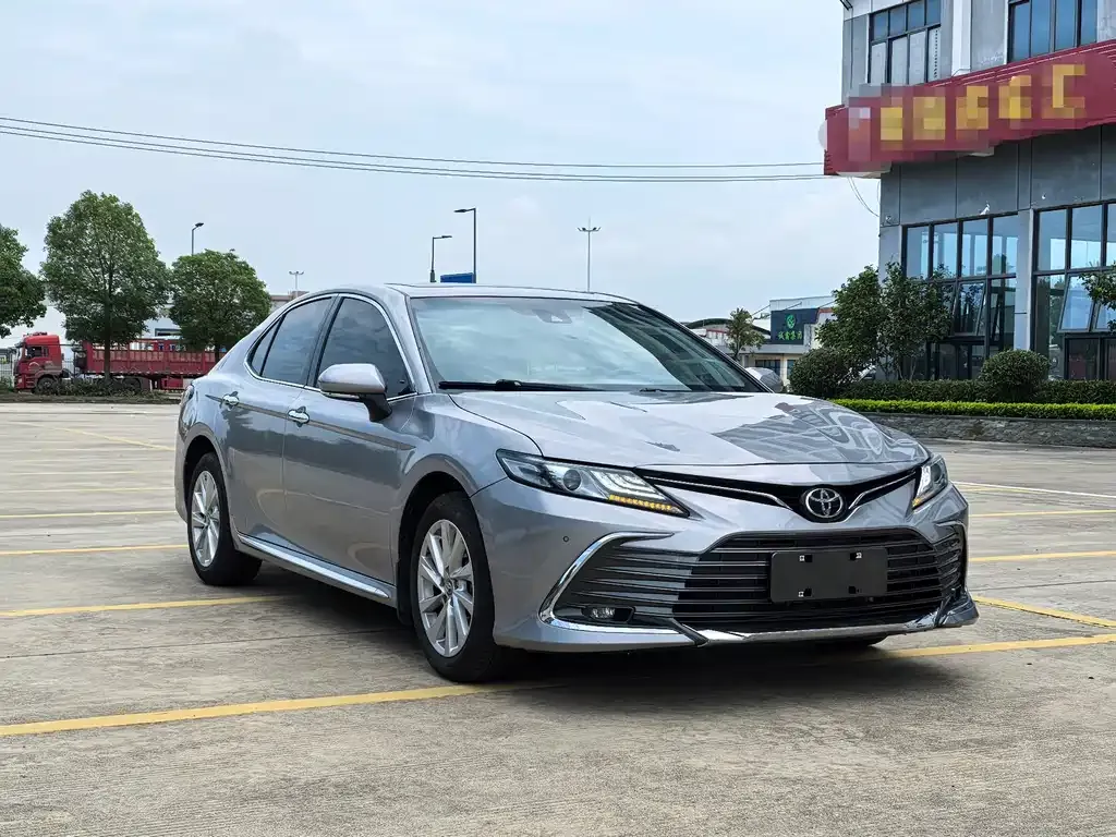 Toyota Camry — фото 3