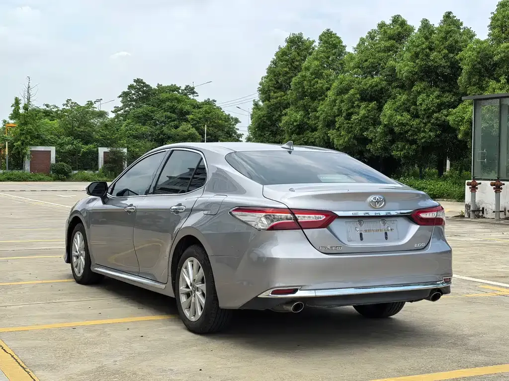 Toyota Camry — фото 4