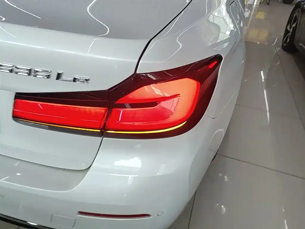 BMW 5 Series New Energy — фото 2