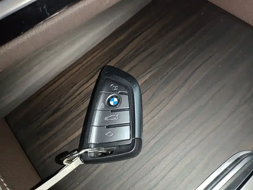 BMW 5 Series New Energy — фото 3