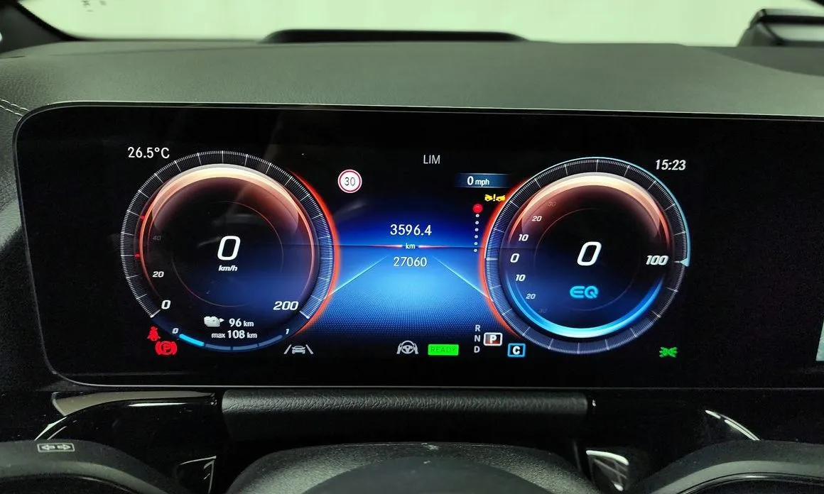 Mercedes-Benz EQA — фото 10