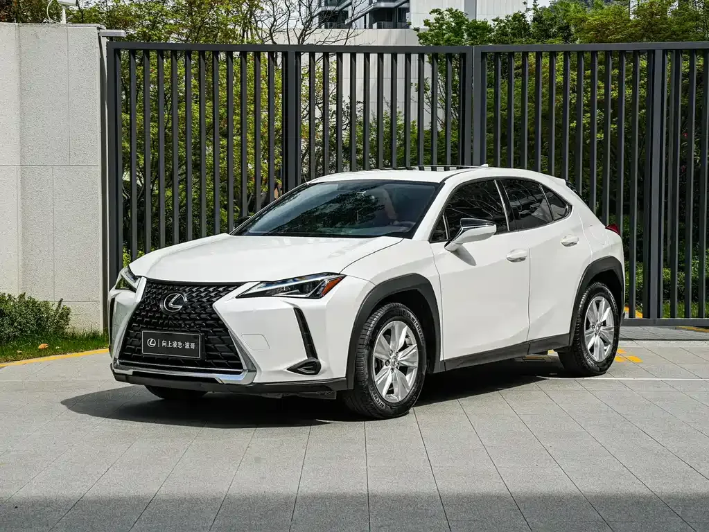 Lexus UX — фото 1