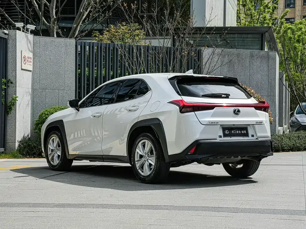 Lexus UX — фото 9